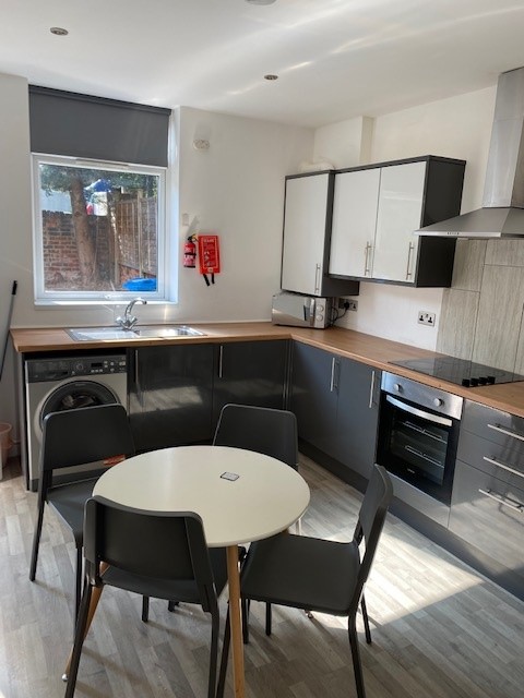 208 Lancing Road - Image 6