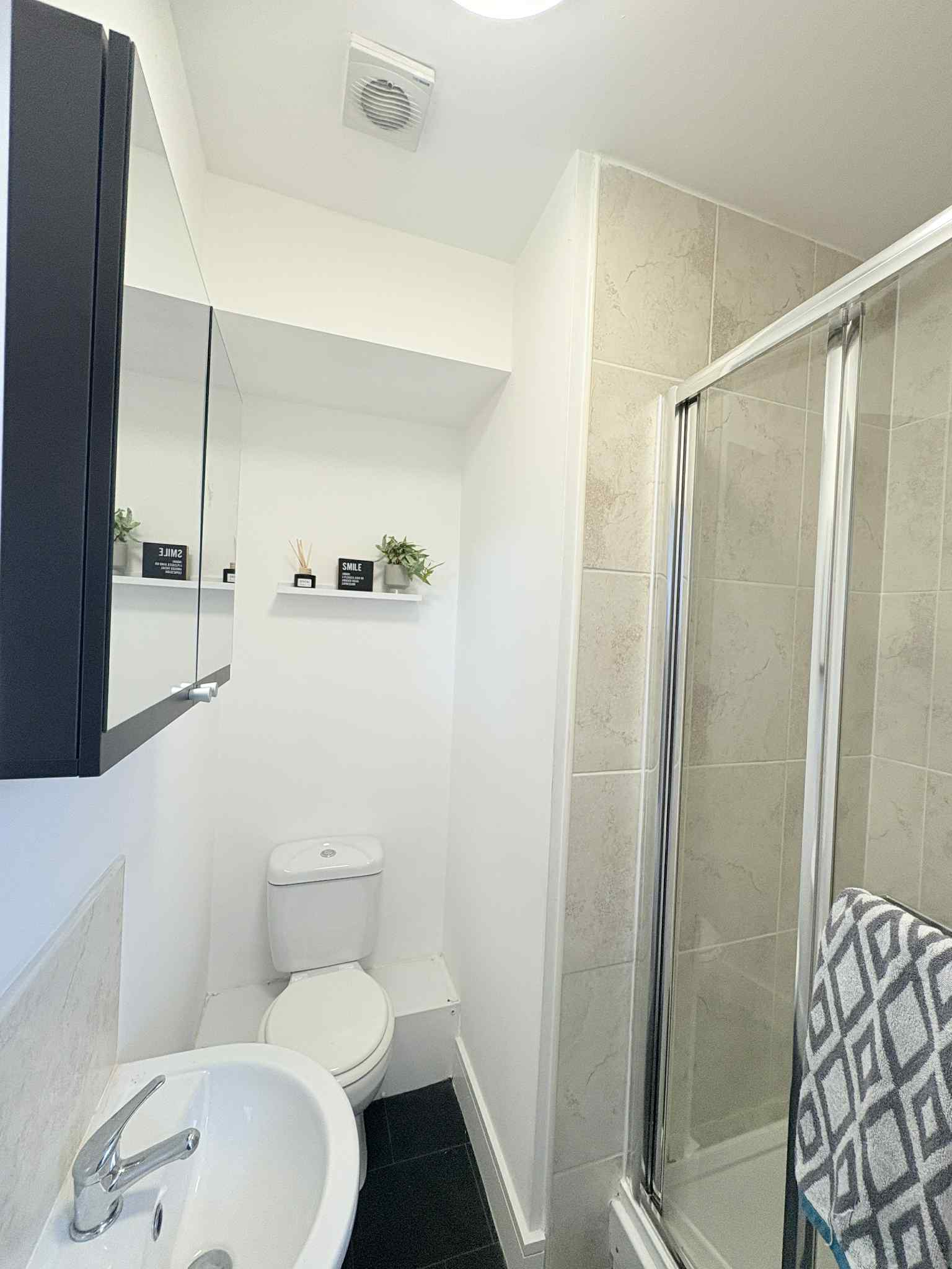 212 Lancing Road - Image 33