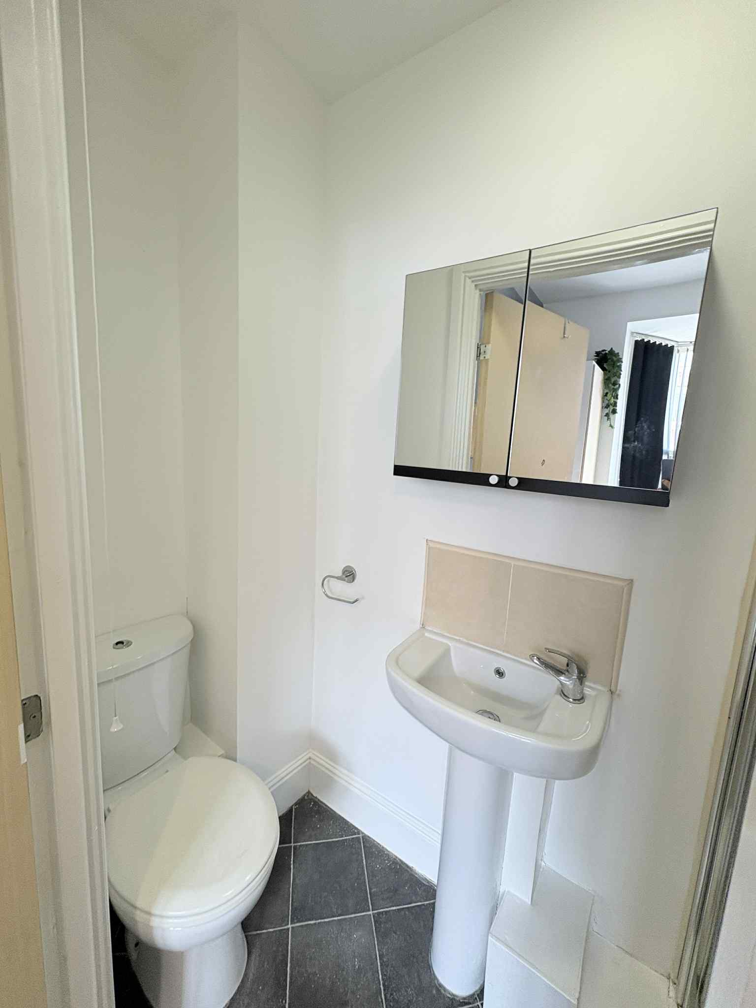 425 Shoreham Street - Image 17