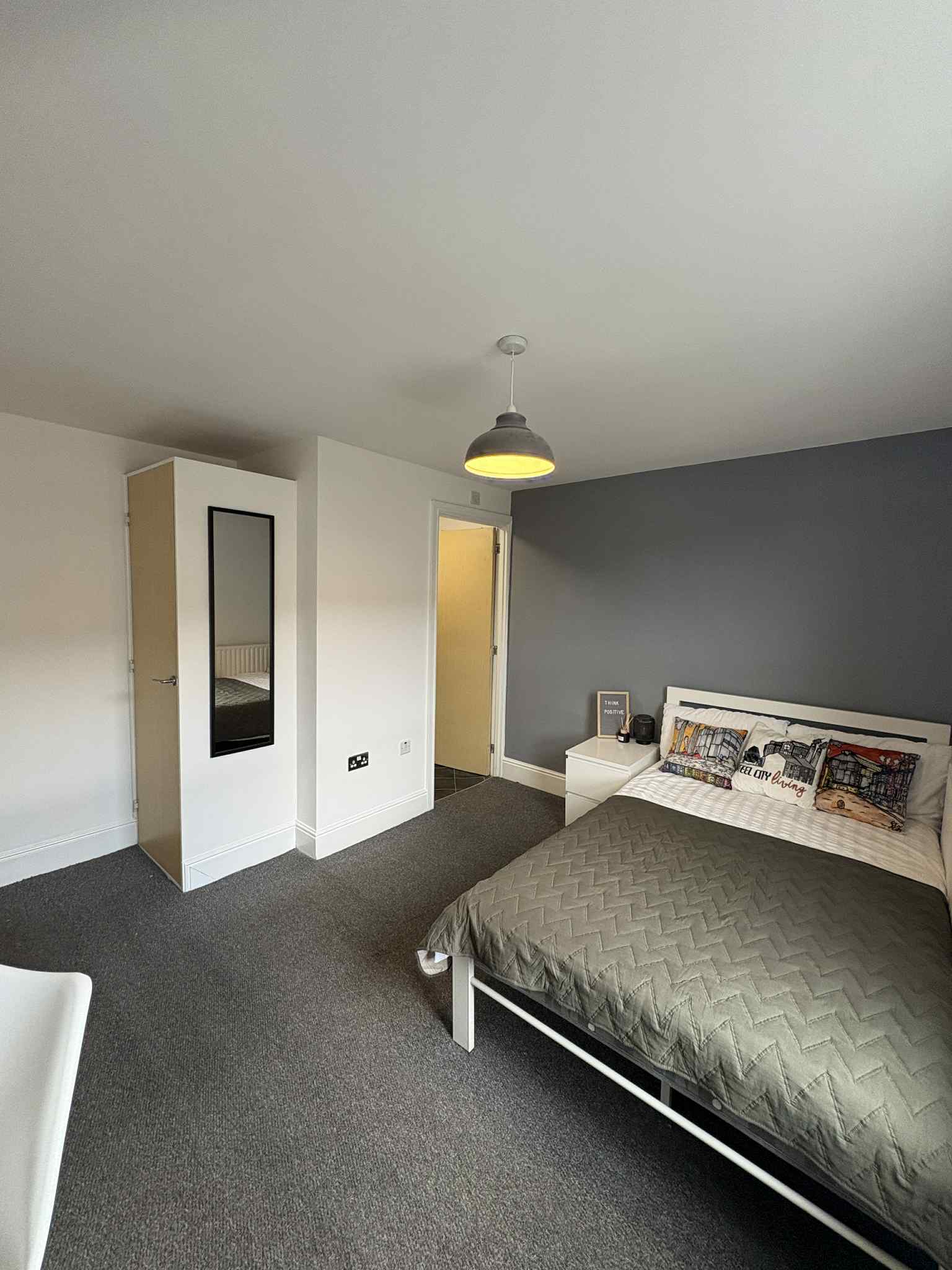 425 Shoreham Street - Image 21