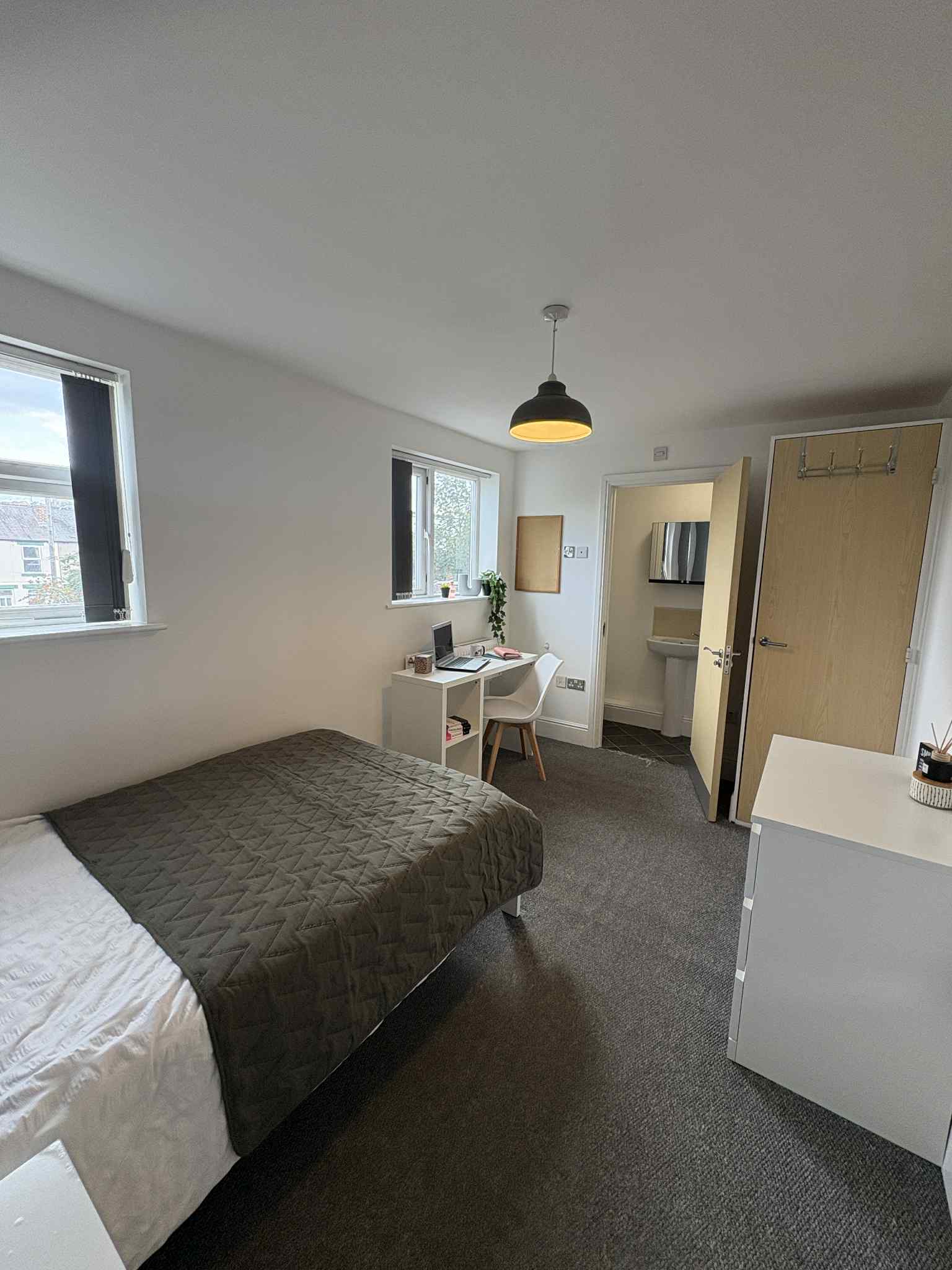 425 Shoreham Street - Image 27