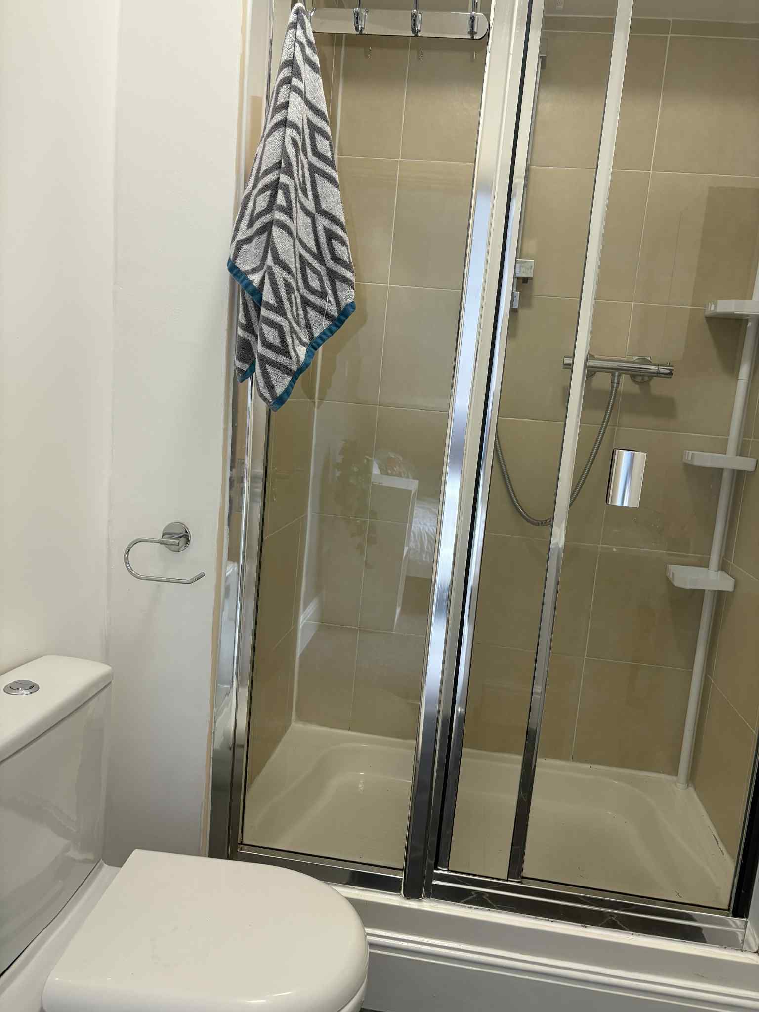 425 Shoreham Street - Image 29