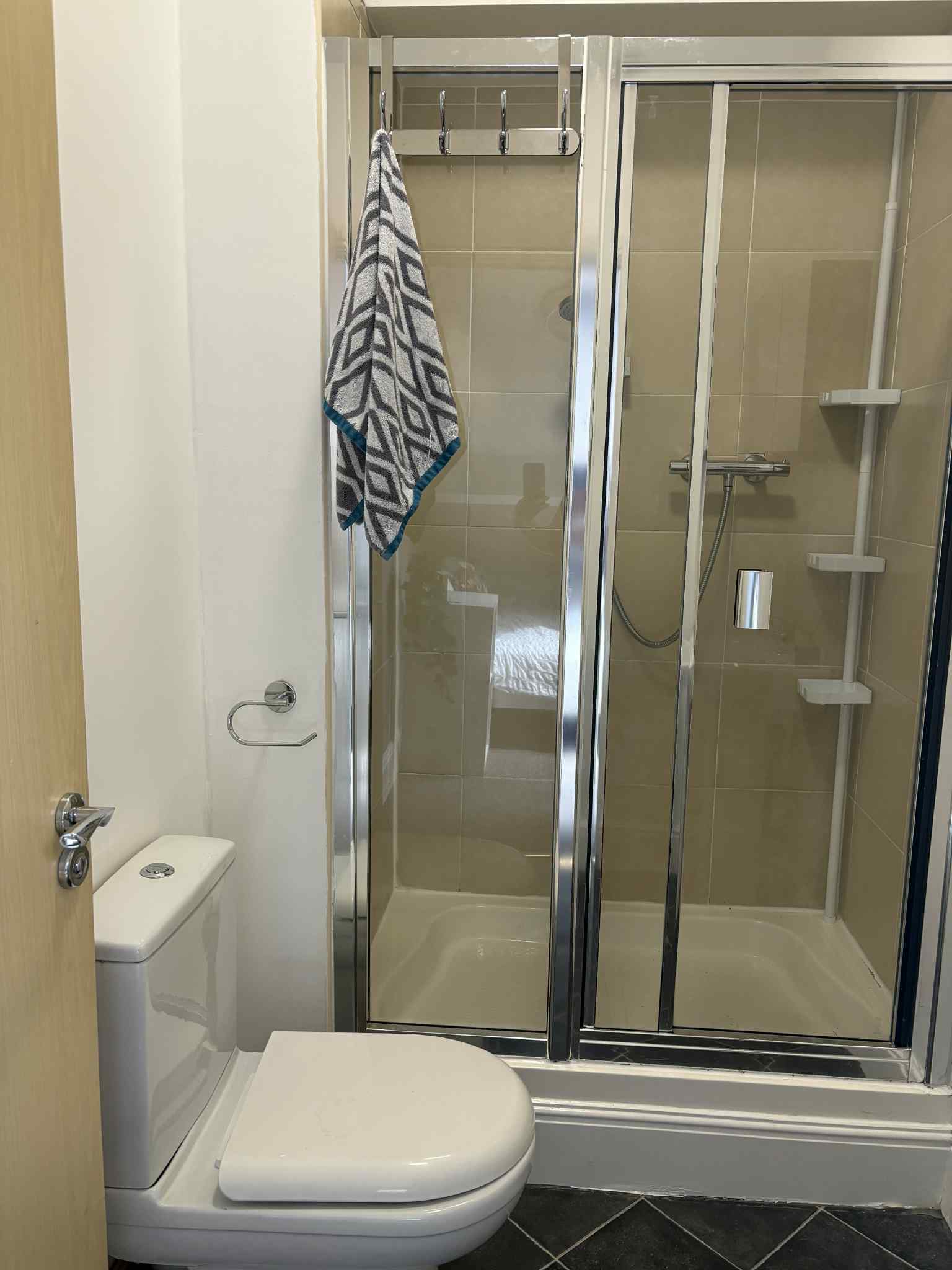 425 Shoreham Street - Image 32