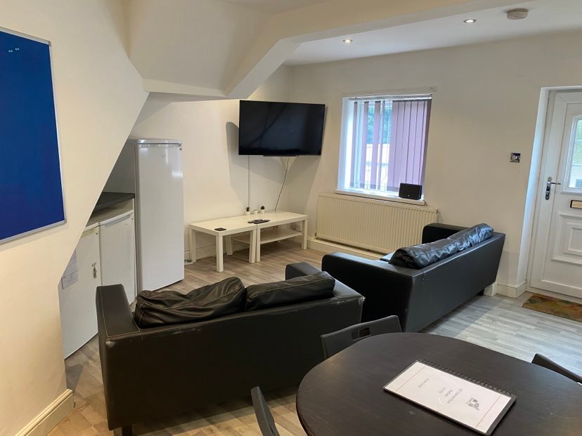 165 Charlotte Road - Image 2