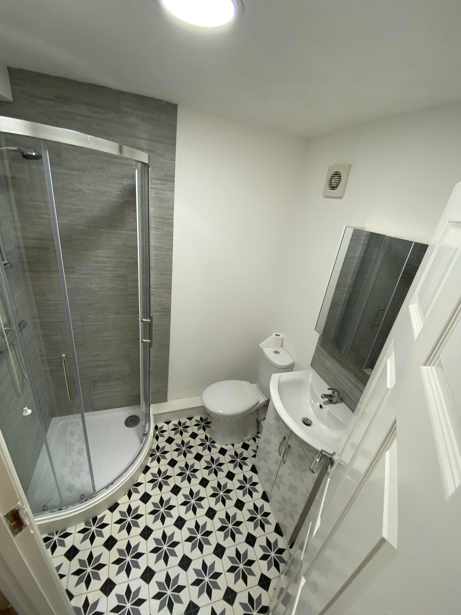 165 Charlotte Road - Image 6